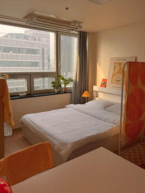 1 # Namyeong Station 2 minutes # Sookmyung Women's University Station 4 minutes # Parking available # Orange House